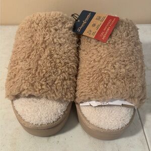 Dearfoams Cream Plush Slippers